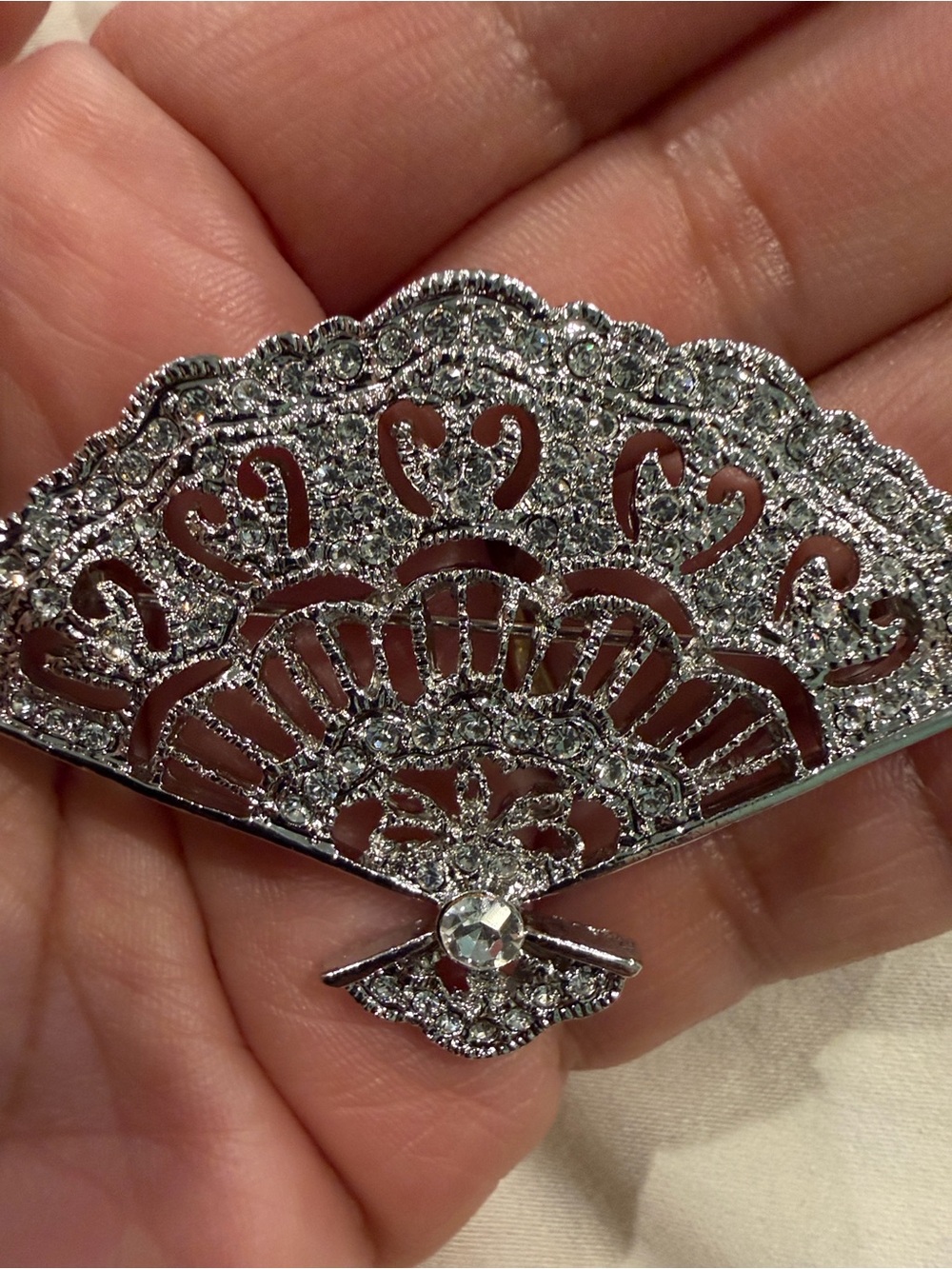 Rhinestone Fan Brooch in Shiny Silver Tone